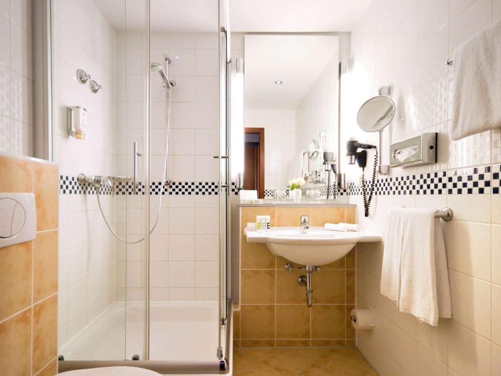 Koupelna v ubytování Mercure Hotel Bad Duerkheim An Den Salinen