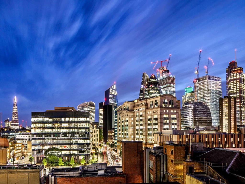 a view of a city skyline with tall buildings at ibis London City - Shoreditch in London