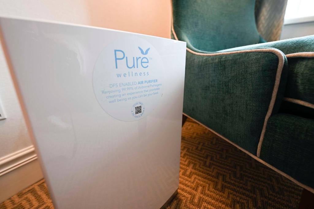 Hotel Roanoke & Conference Center, Curio Collection by Hilton - PURE Wellness King Oda