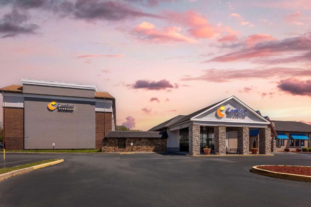 a store front with a cloudy sky behind it at Comfort Inn & Suites Aberdeen in Aberdeen