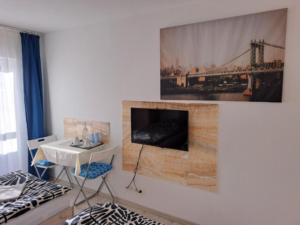 TV a/nebo společenská místnost v ubytování Apartmány Amália