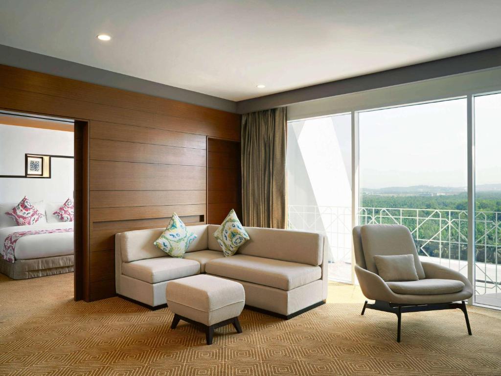 Posezení v ubytování Movenpick Hotel & Convention Centre KLIA