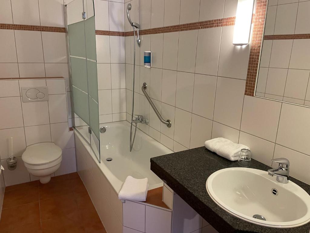 Koupelna v ubytování Dom Hotel