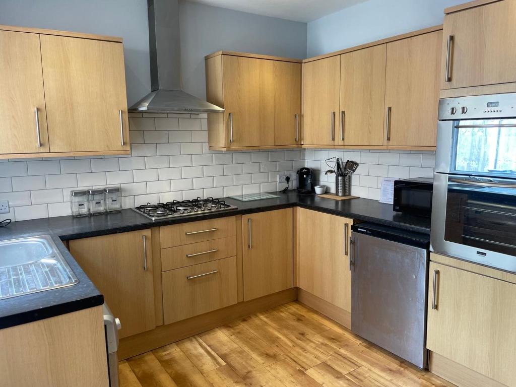 Kuchyň nebo kuchyňský kout v ubytování Delightful home in Manchester