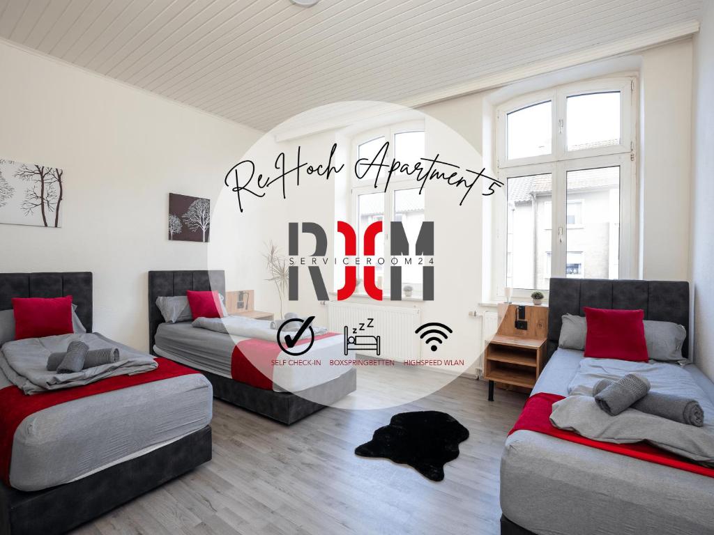SR24 - Stillvolles gemütliches Apartment 5 in Recklinghausen في ريكلينغاوسين: غرفة نوم بسريرين وعلامة مكتوب عليها حفلات سعيدة