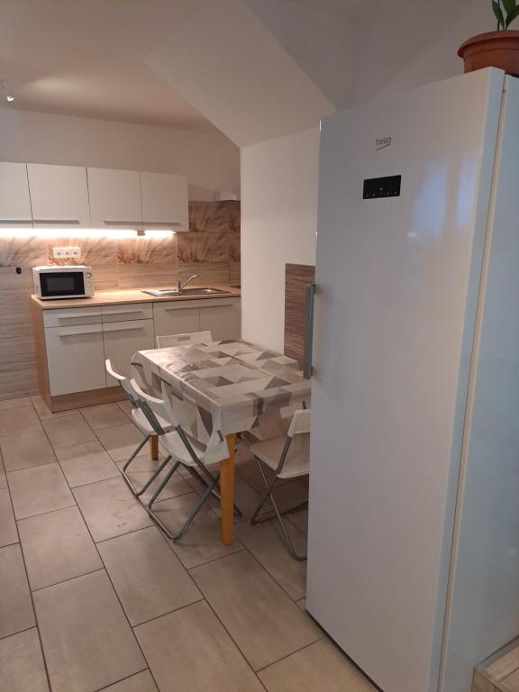 Kuchyň nebo kuchyňský kout v ubytování Apartmány Amália