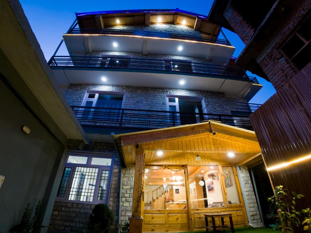 a view of a house with a balcony at The Dargeli's Lodge, Manali in Haripūr