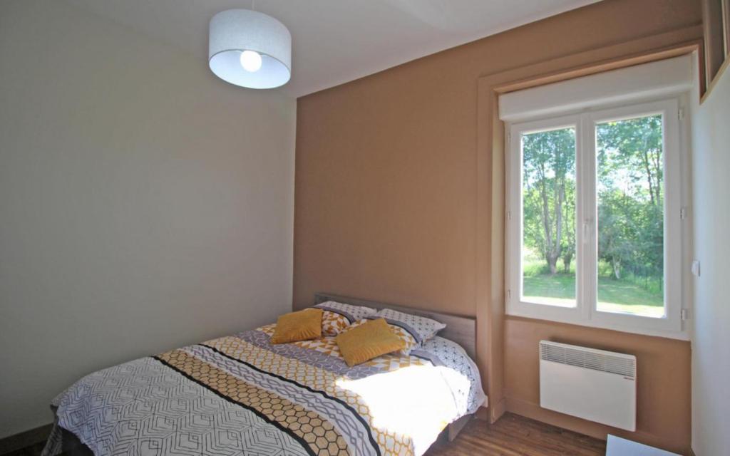 A bed or beds in a room at Le paradis de caux