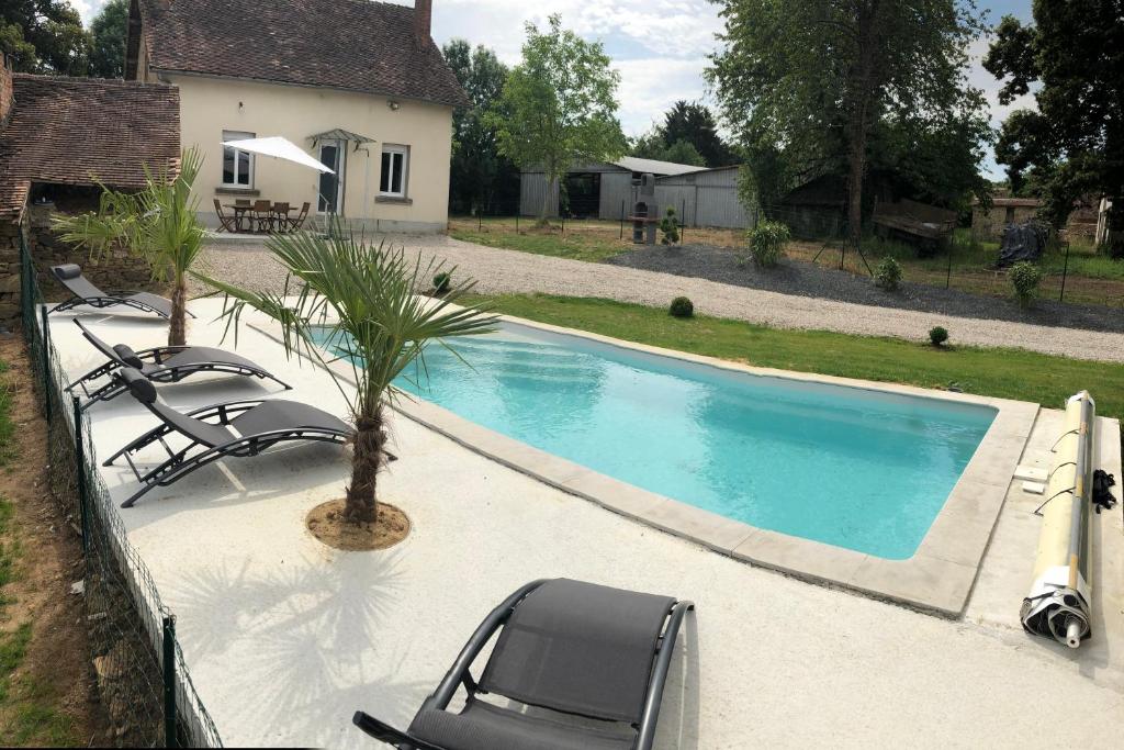 The swimming pool at or close to Le paradis de caux