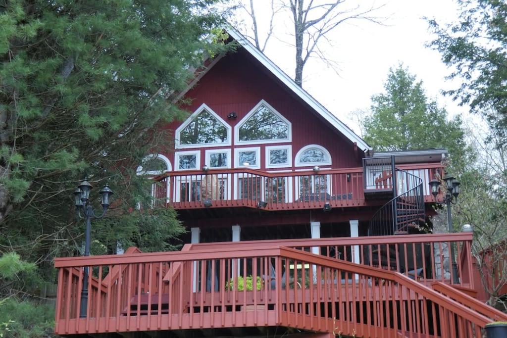 Catskills Lakefront Escape with Hot Tub, Monticello (updated prices 2024)