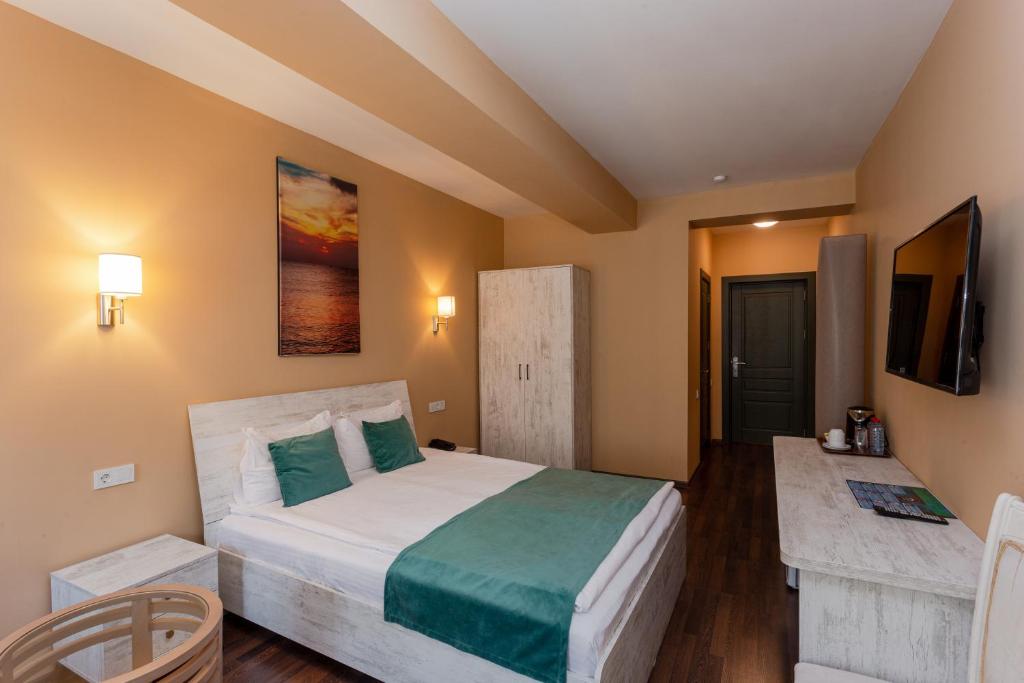 Maajid Quba Hotel&Restaurant Sanatorium - Deluxe Double Or Twin Room With Mountain View