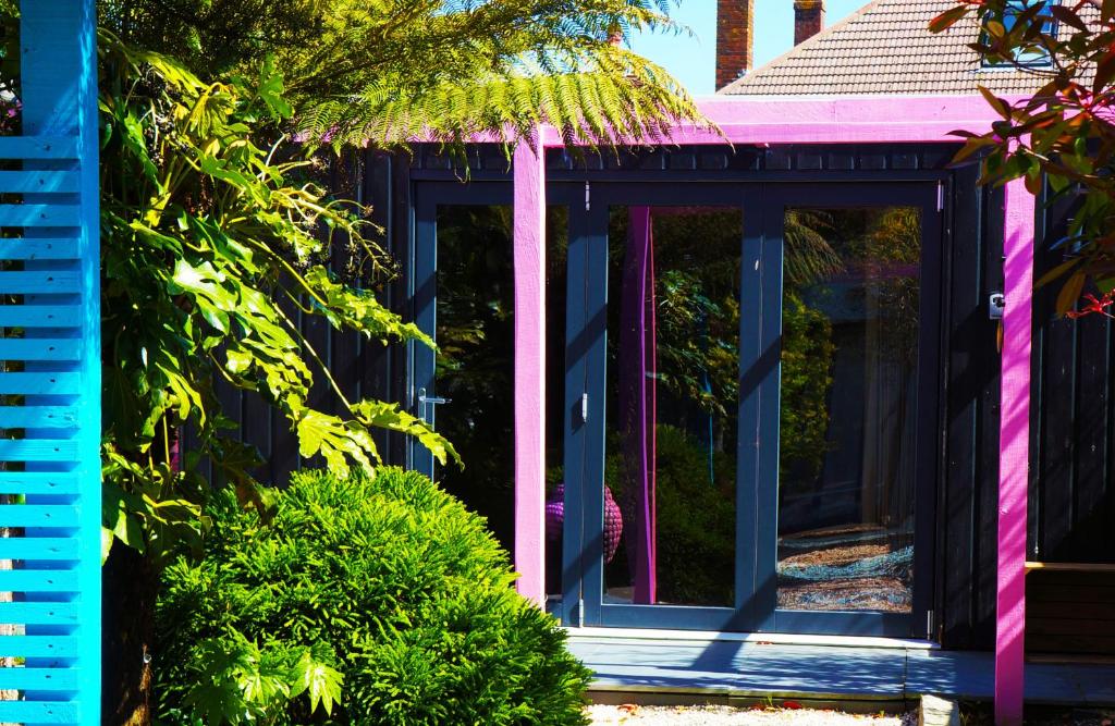 Zen Garden Cottage - Patio & Parking by the Bay