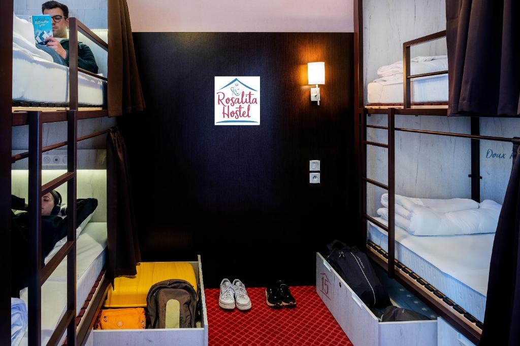 Postel nebo postele na pokoji v ubytování Rosalita Hostel