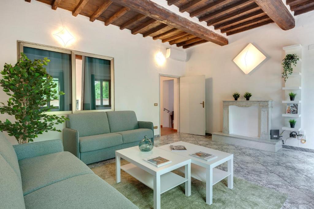 Ardiglione Apartment by Mamo Florence