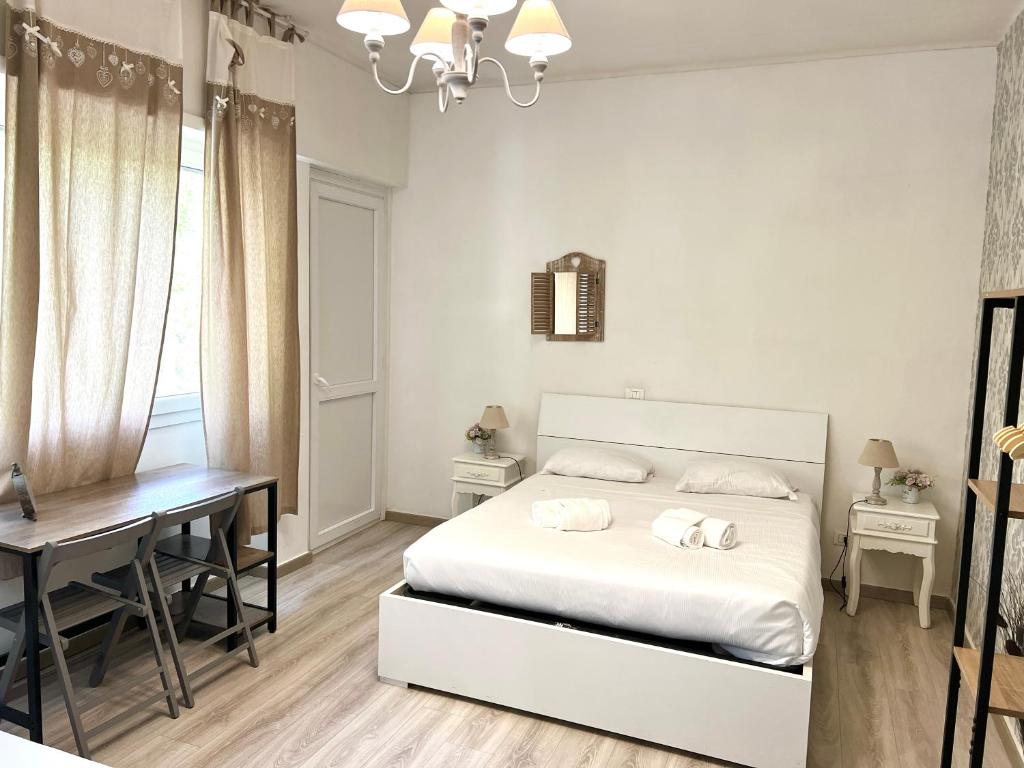 A bed or beds in a room at A Quattro Passi Da