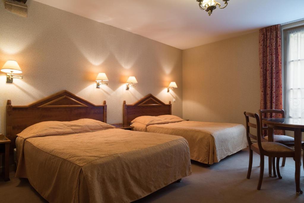 Hostellerie des Trois Pigeons, Paray-le-Monial - Camera Familiare (2 Adulti + 2 Bambini)