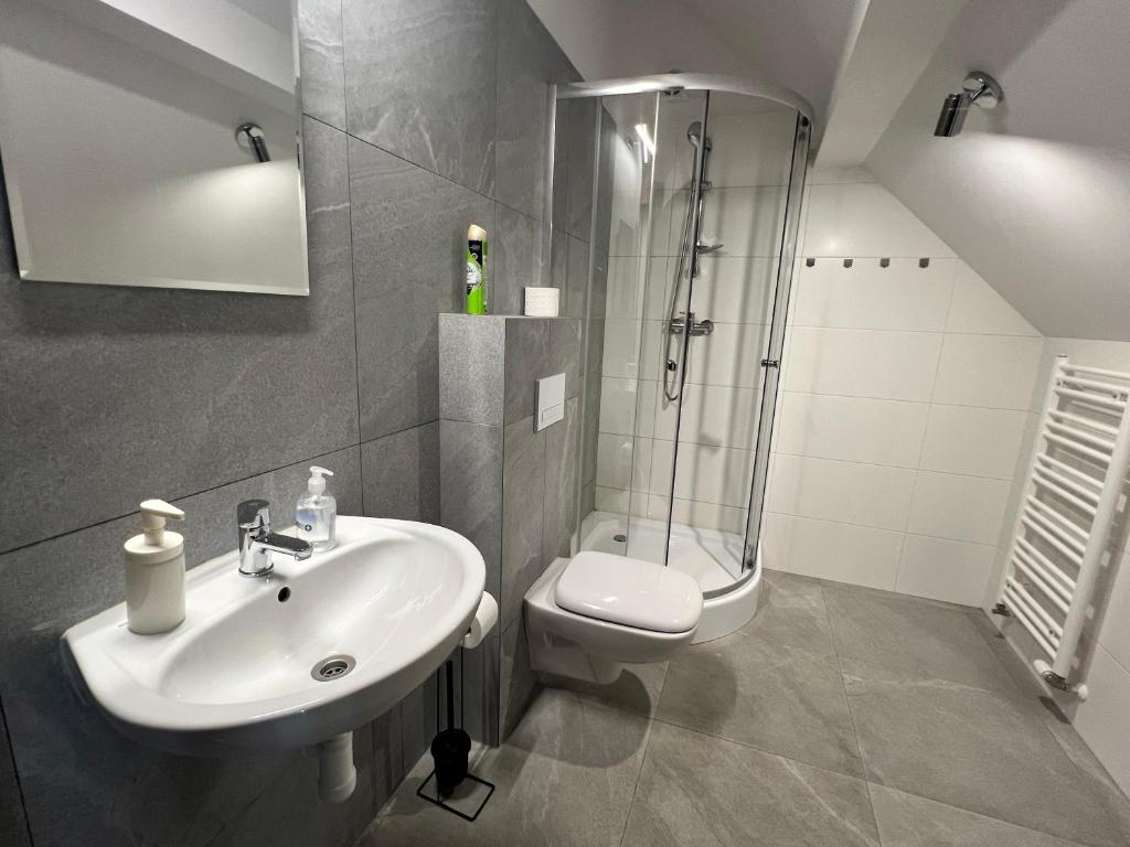 Centrum Dialogu Kultur - Habitación Cuádruple Con Baño Compartido