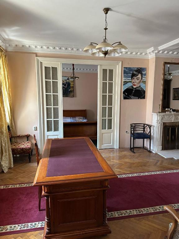 Old town apartment next to sea Constanta - ２ベッドルームのあるアパート