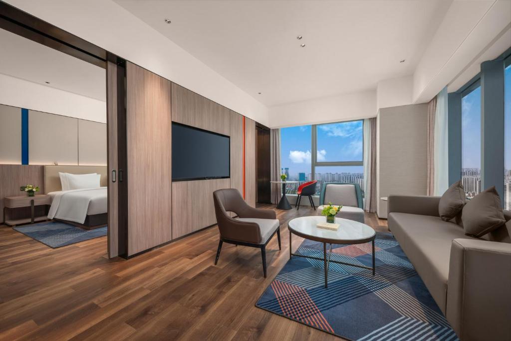 Holiday Inn Express Nanjing Jiangbei Wonhall Mall - One-Bedroom King Suite With Bath