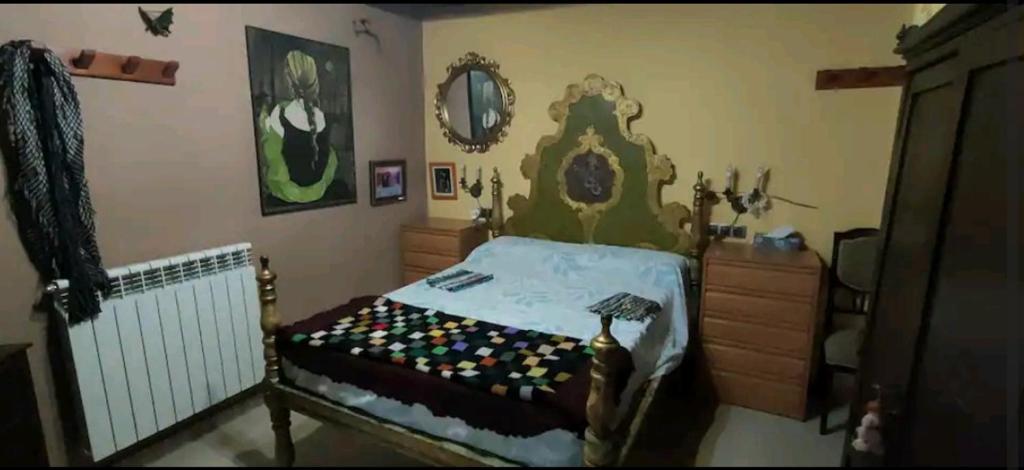 Ένα ή περισσότερα κρεβάτια σε δωμάτιο στο Apartament volcà Rocanegra