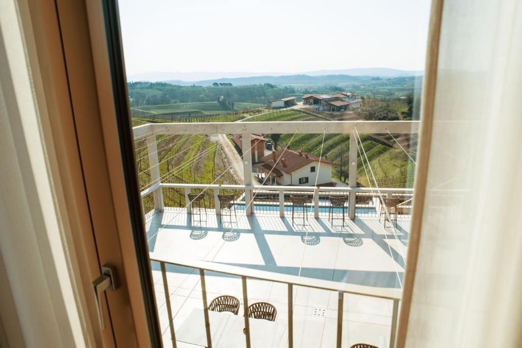 Balkón nebo terasa v ubytování Posestvo Ščurek wine