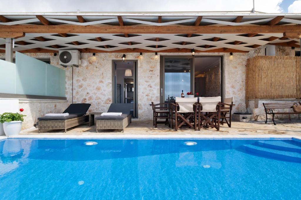 Πισίνα στο ή κοντά στο Goudis Suite Iro