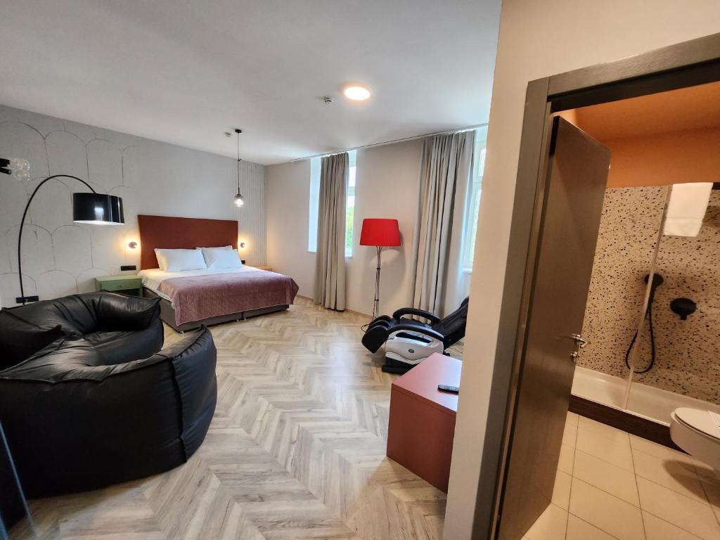 Postel nebo postele na pokoji v ubytování Hotel Amfiteatar