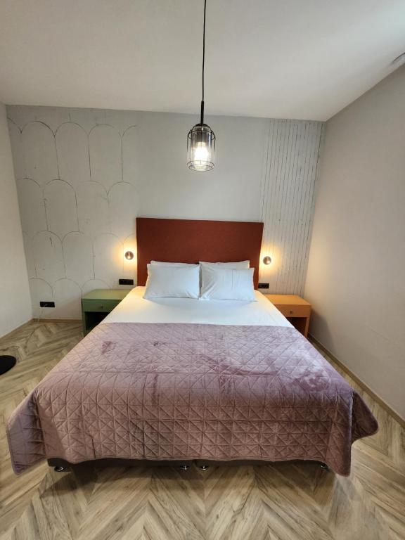 Postel nebo postele na pokoji v ubytování Hotel Amfiteatar