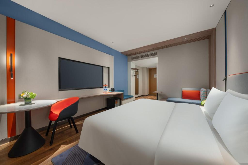 Holiday Inn Express Nanjing Jiangbei Wonhall Mall - Standard King Room - High Floor