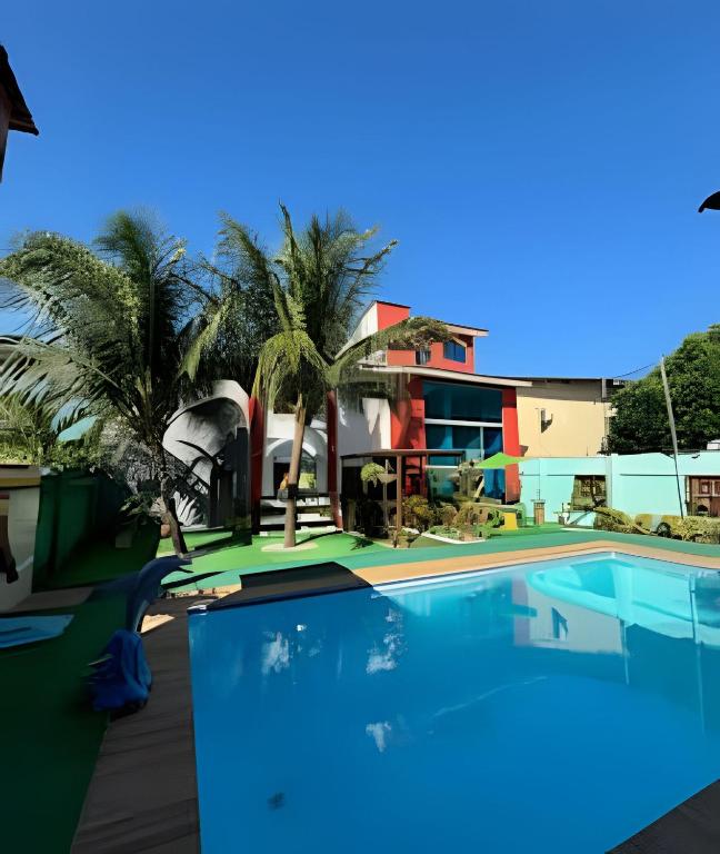 a large swimming pool in front of a house at Pousada Mar dos Sonhos in Paripueira