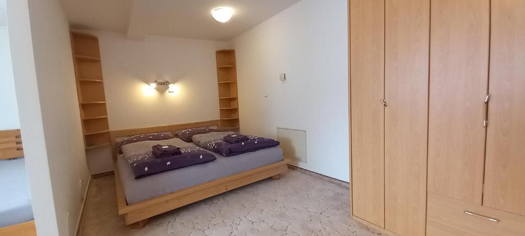 Postel nebo postele na pokoji v ubytování Apartmány u náměstí Sušice