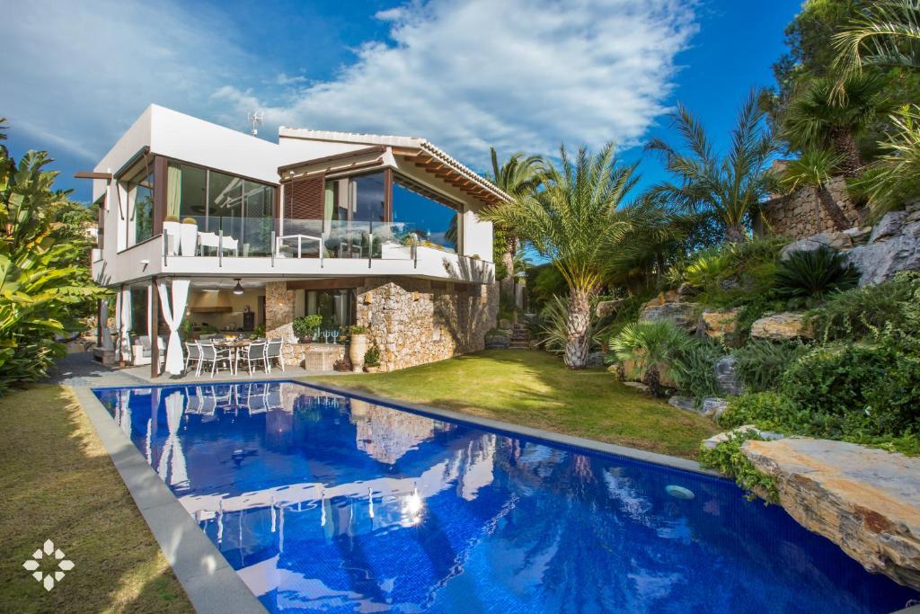 Bazén v ubytování Villa Barbados by Abahana Luxe nebo v jeho okolí
