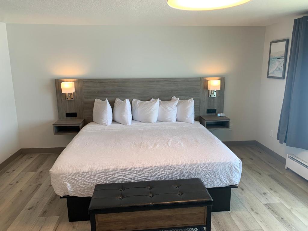 Postel nebo postele na pokoji v ubytování West Beach Suites