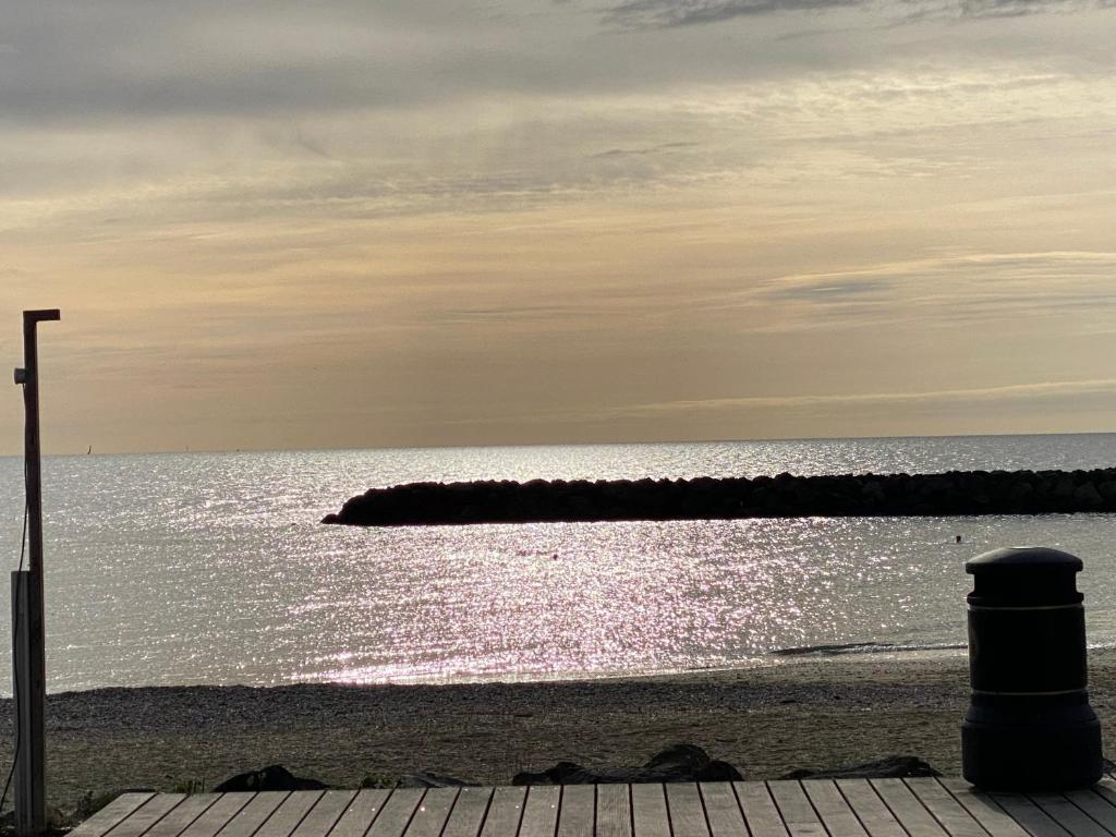 une vue sur l'océan depuis la plage dans l'établissement Studio 4 personnes avec piscine au CAP D AGDE au pied du port et 5 mn à pied de la plage du Môle, au Cap d'Agde
