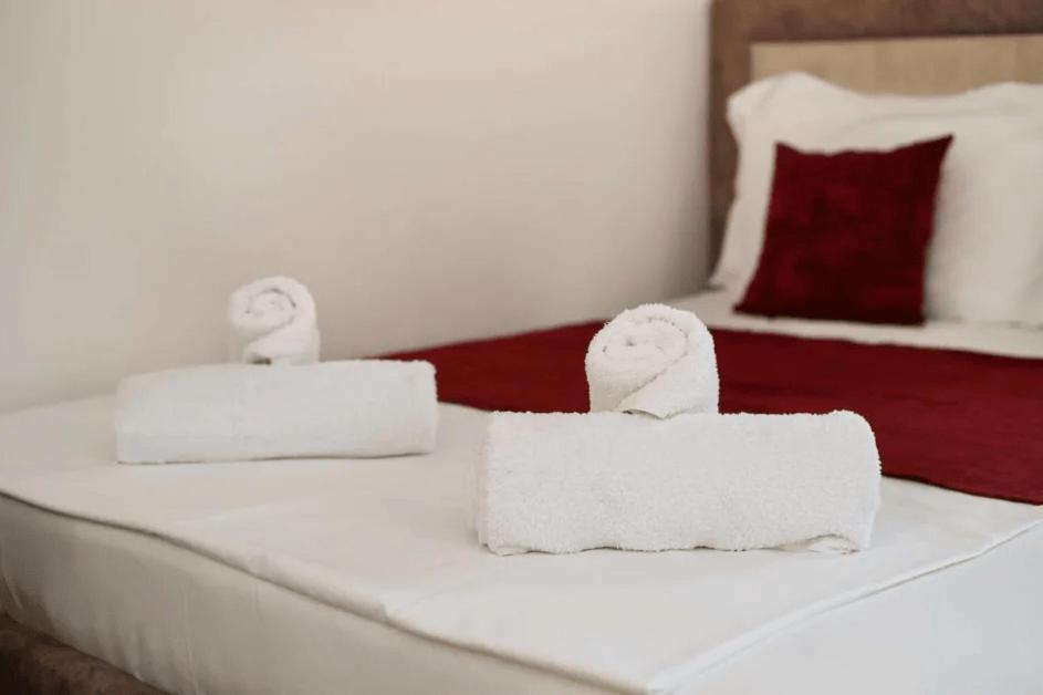 Postel nebo postele na pokoji v ubytování Vila Agolli