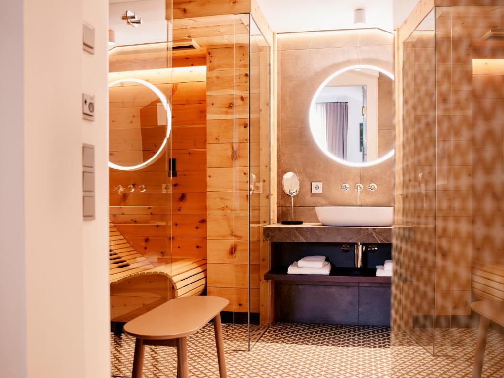 Koupelna v ubytování TAUROA Seehotel Grundlsee