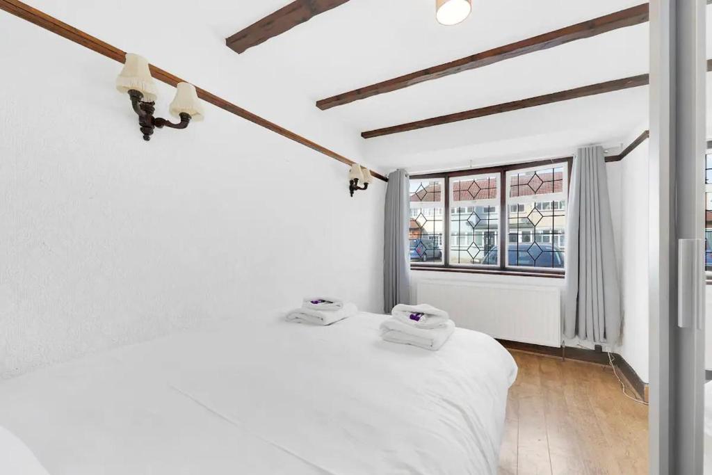 Pass the Keys Beautiful spacious 7 bed, Hornchurch (updated prices 2024)