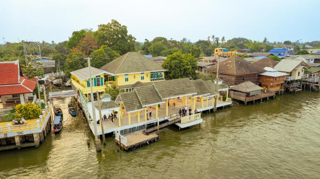 Bird's-eye view ng RoomQuest Baan Khun Phra The Iconic Residence