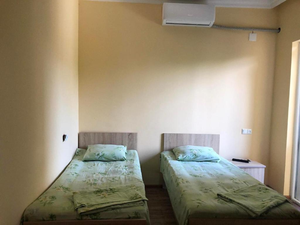Postel nebo postele na pokoji v ubytování Отел Нана
