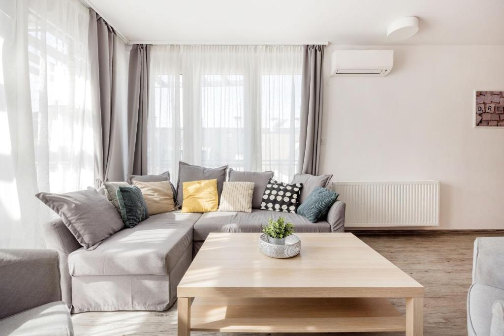 Bright Top Floor Home with free parking 1097 Budapest, 2-4 Drégely utca kép - 1