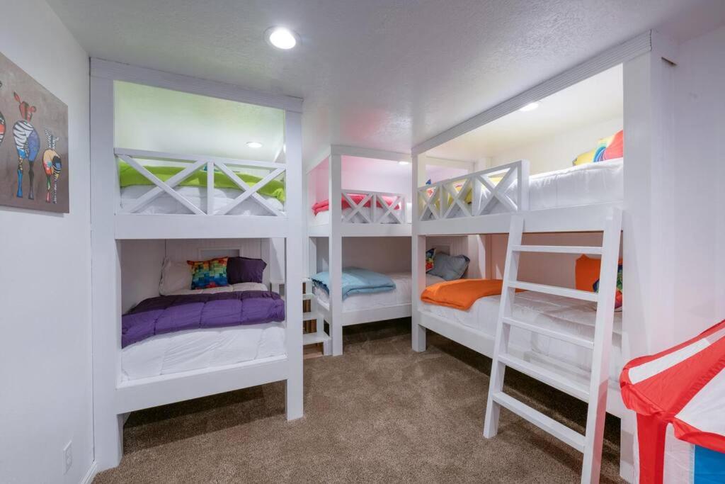 Cette chambre dispose de lits superposés blancs. dans l'établissement Fully loaded, 12 beds, cool bunk room, hot tub!, à Heber City