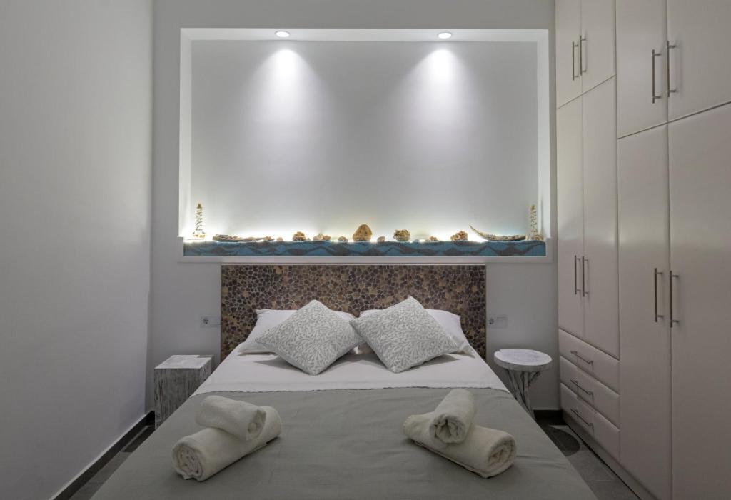 En eller flere senge i et værelse på Provenzo Luxury Apartments and Suites