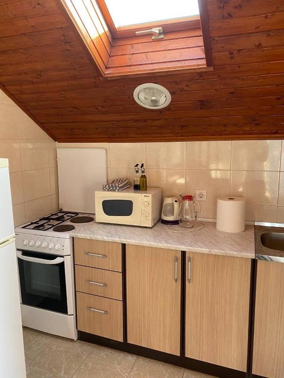 Kuchyň nebo kuchyňský kout v ubytování Apartments Arina