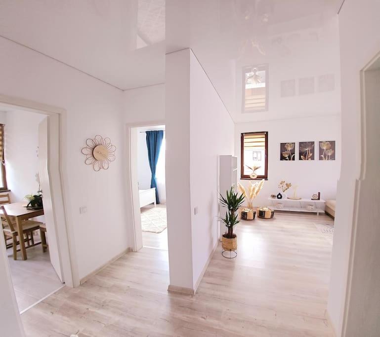 Ένα ή περισσότερα κρεβάτια σε δωμάτιο στο Cozy SoRaDa 1 apartment