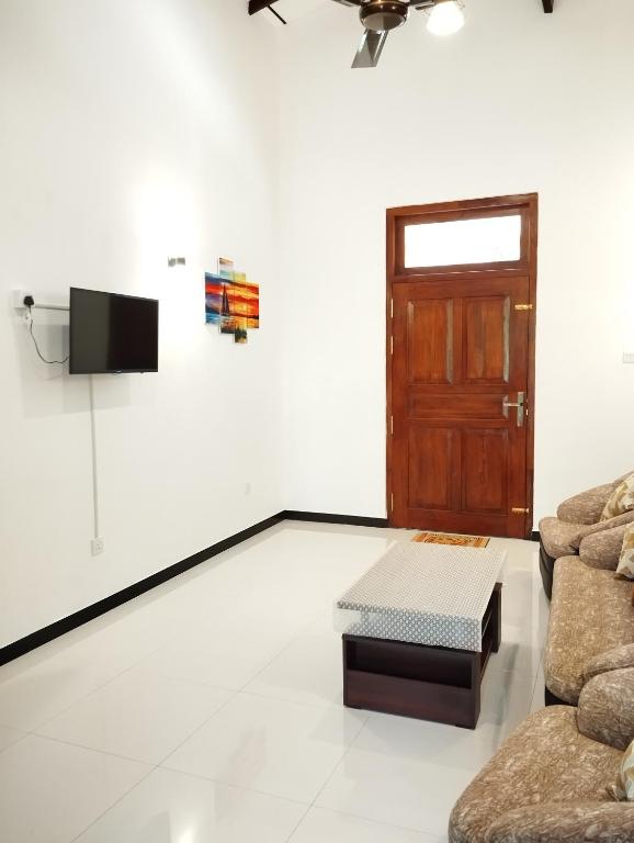 TV a/nebo společenská místnost v ubytování Serene Bliss Villa