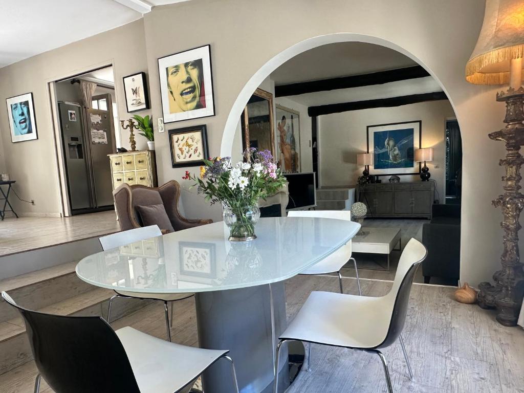 a dining room with a white table and chairs at Central Valbonne Villa in Valbonne