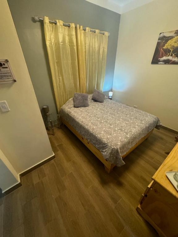 Postel nebo postele na pokoji v ubytování El Conde De Atrini