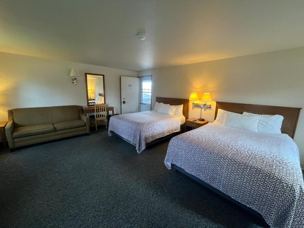Bay Motel - Deluxe Queen Room With Two Queen Beds