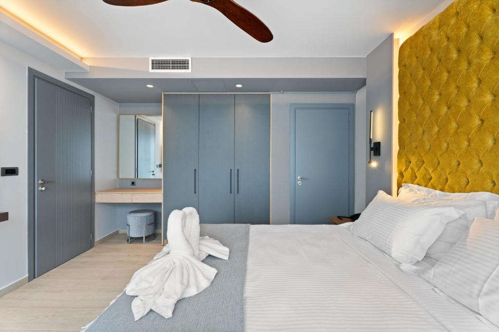 Postel nebo postele na pokoji v ubytování Ennea Muses Rooms and Suites