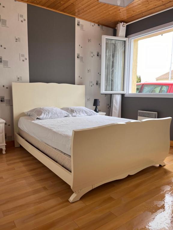 Кровать или кровати в номере Maison Brem-Sur-Mer